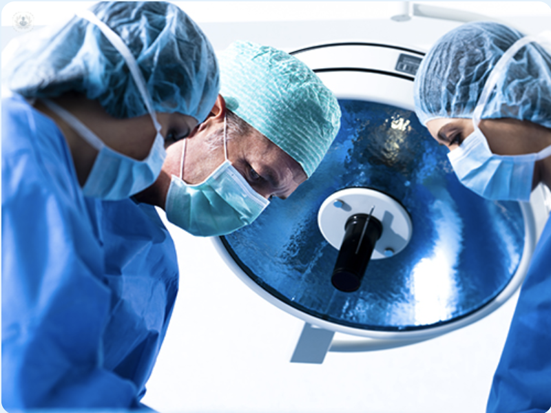 Surgeons performing a cholecystectomy